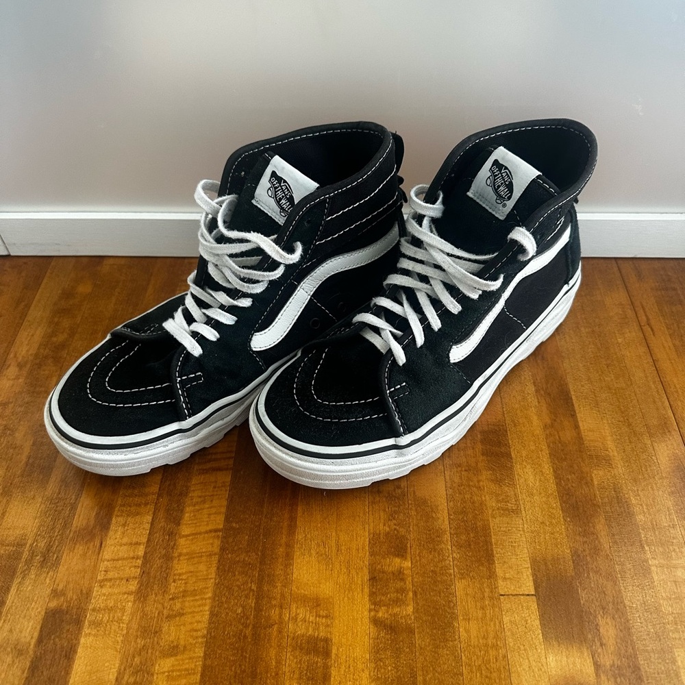 Women's Vans Off the Wall high top tennis shoes sz.8